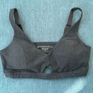 Beyond Yoga Cut To Bra - Black / M